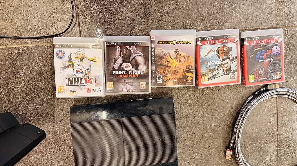 Sony Konsolen: PlayStation 3 mit Bildschirm und Zubehör – Gebraucht aus Urswil von Oldicenter 2