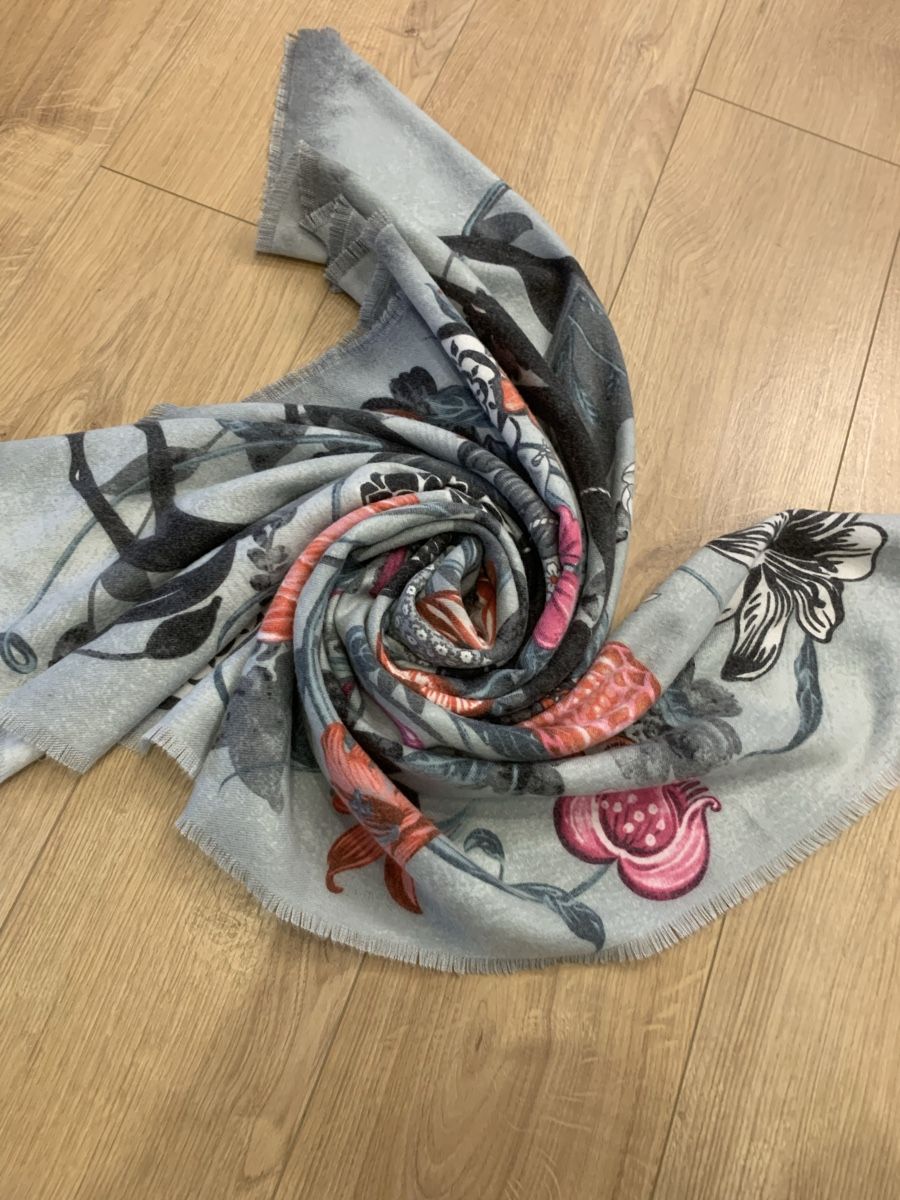 Foulard & Sciarpe: Schal mit Blumen und Pferden 130x130 – Nuovo (secondo la descrizione) da Widen venduto da didy82 3