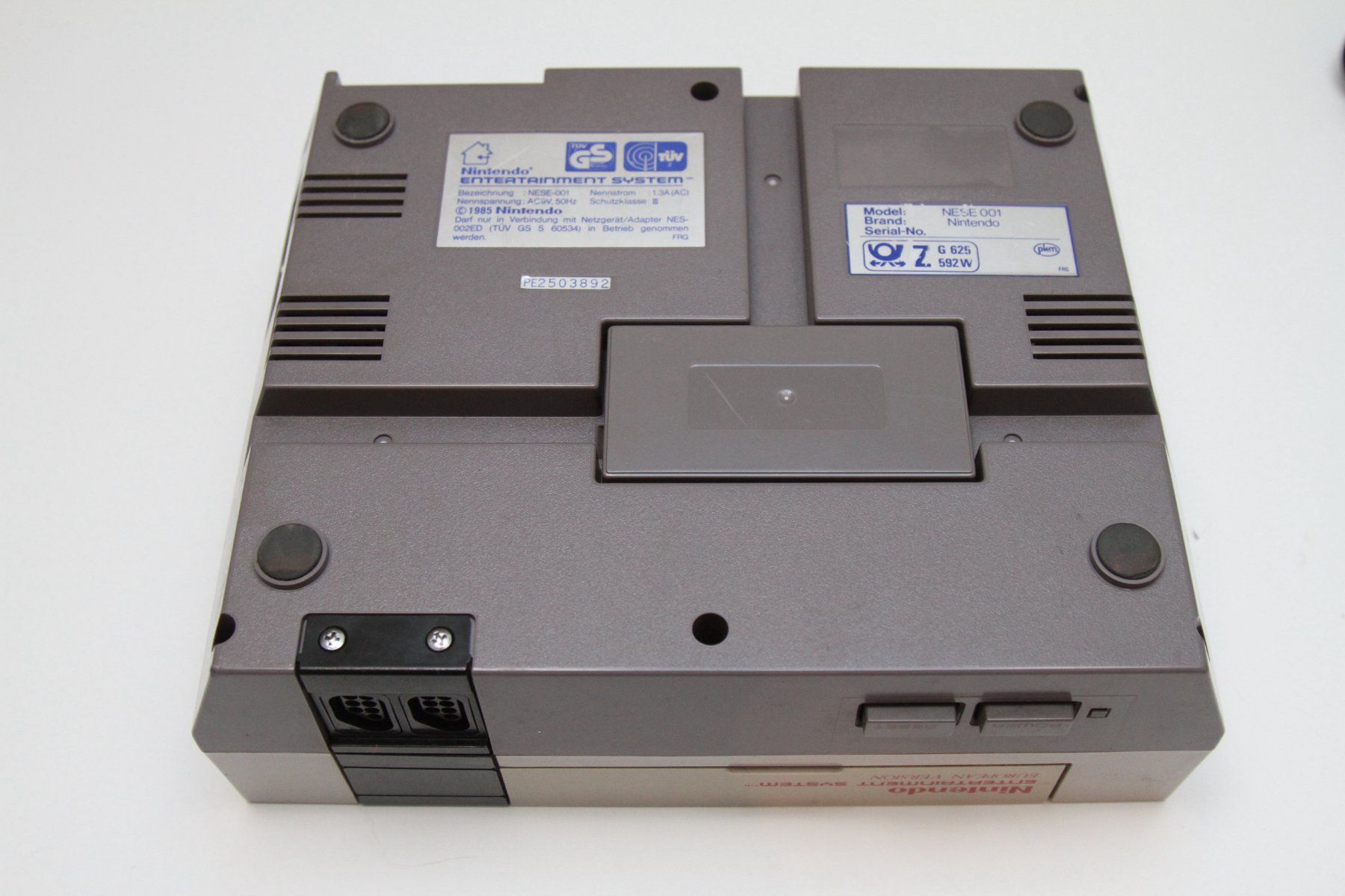 Nintendo Console: Nintendo NES mit Spielen – Usato da Basel venduto da camelot99 2