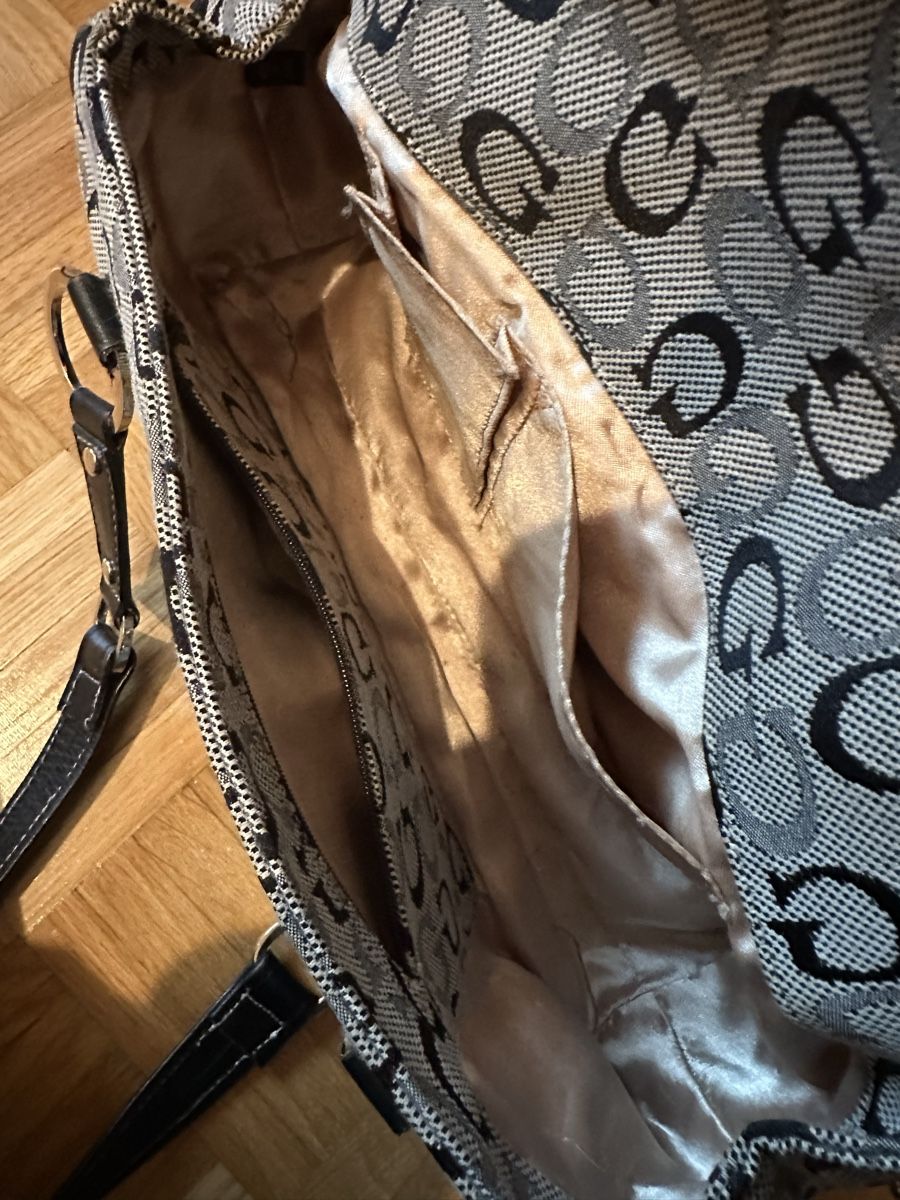 Guess Borse da donna: Handtasche Guess Canvas Damen Gebraucht – Usato da Siebnen venduto da brocki.bebie 4