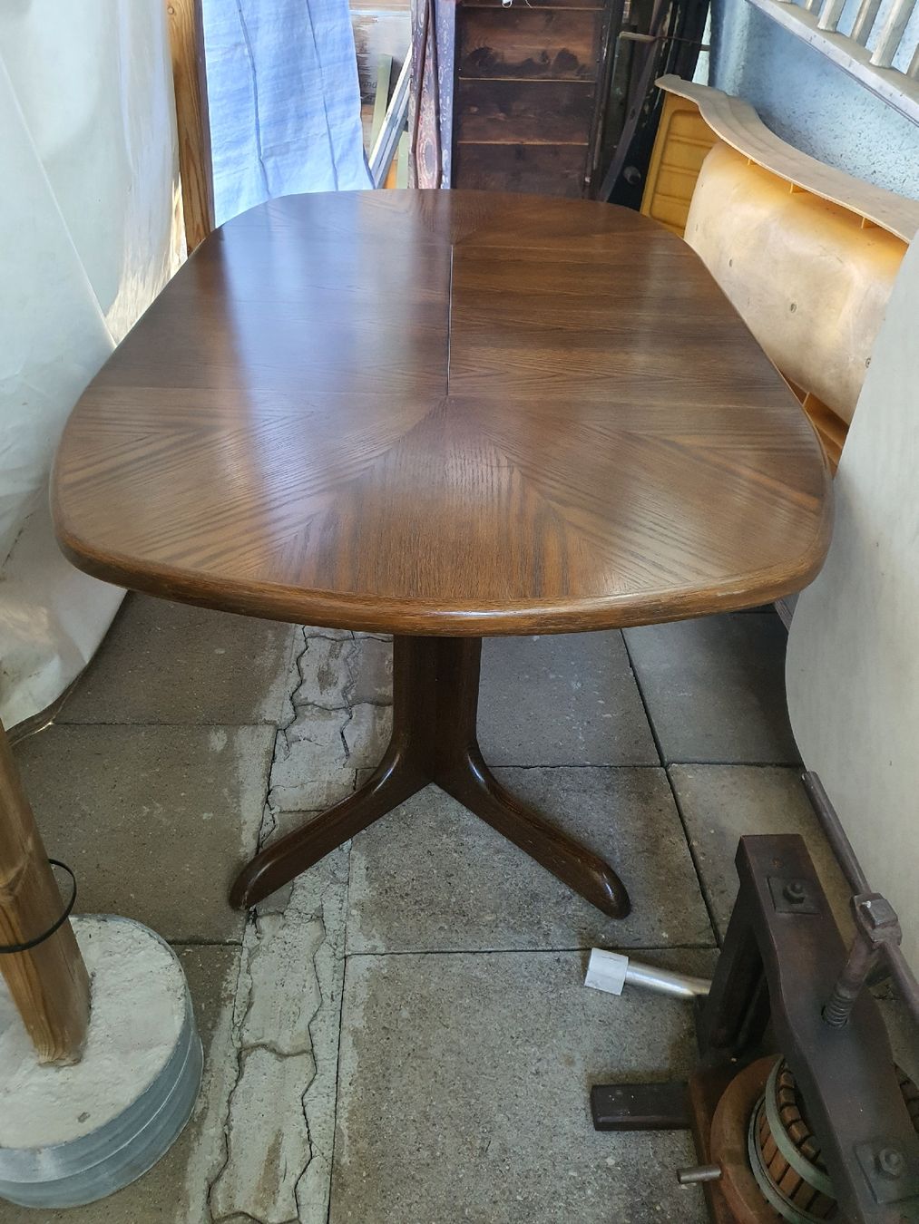 Tables: Auszugtisch Eiche + passende Stühle – D'occasion à Wangen b. Olten par Hecht62xyz