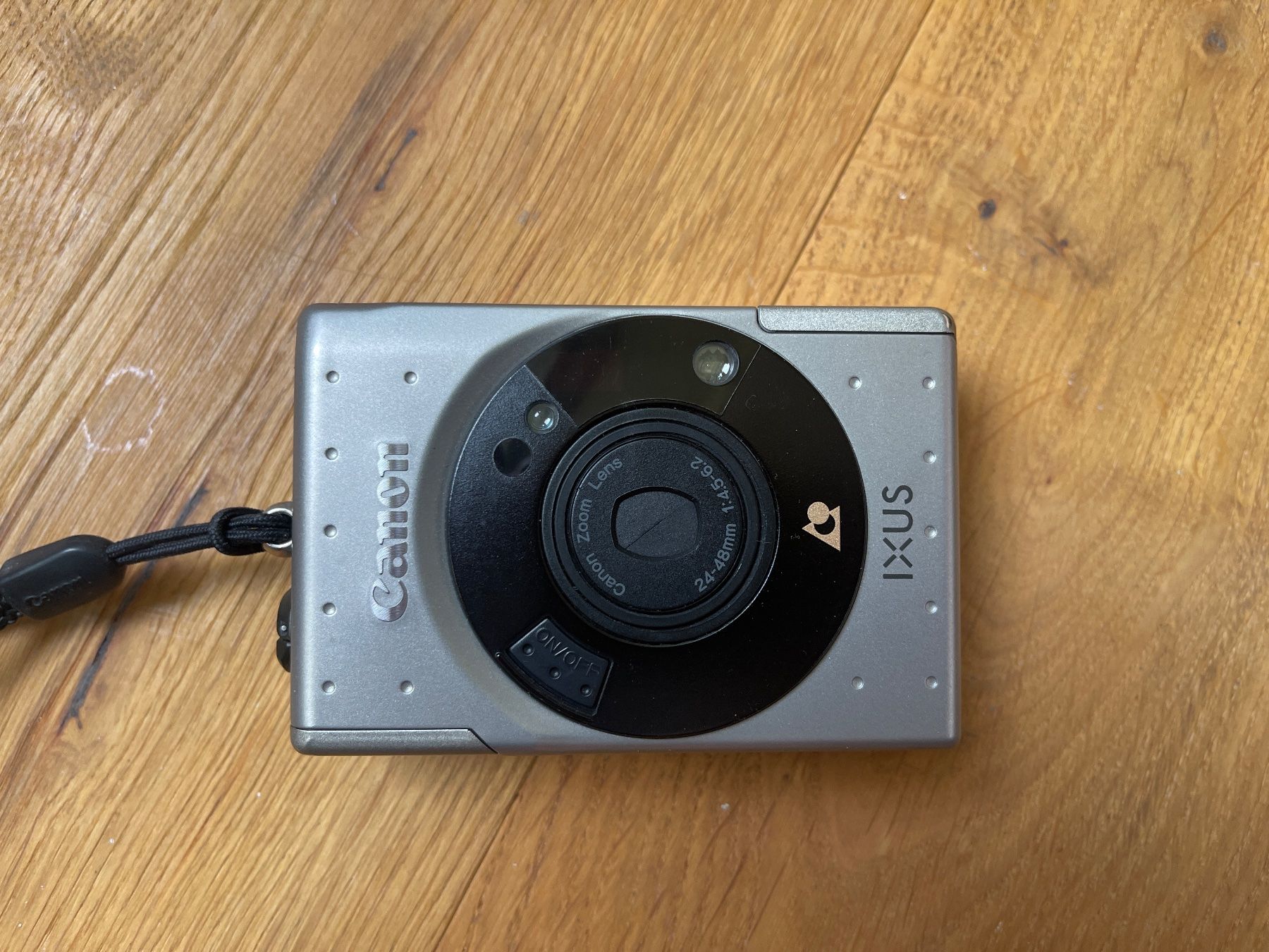 Canon Kamera: Canon IXUS 300 Digital Camera Silver – Gebraucht aus Zürich von wiredancer