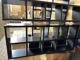 Bücher-Ragal aus Holz mit Tablaren