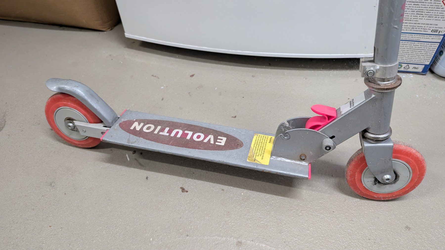 Micro Kickboard: Klappbarer Evolution Kinderroller grau rosa gebraucht – Usato da Wilen b. Wollerau venduto da Antoinette10