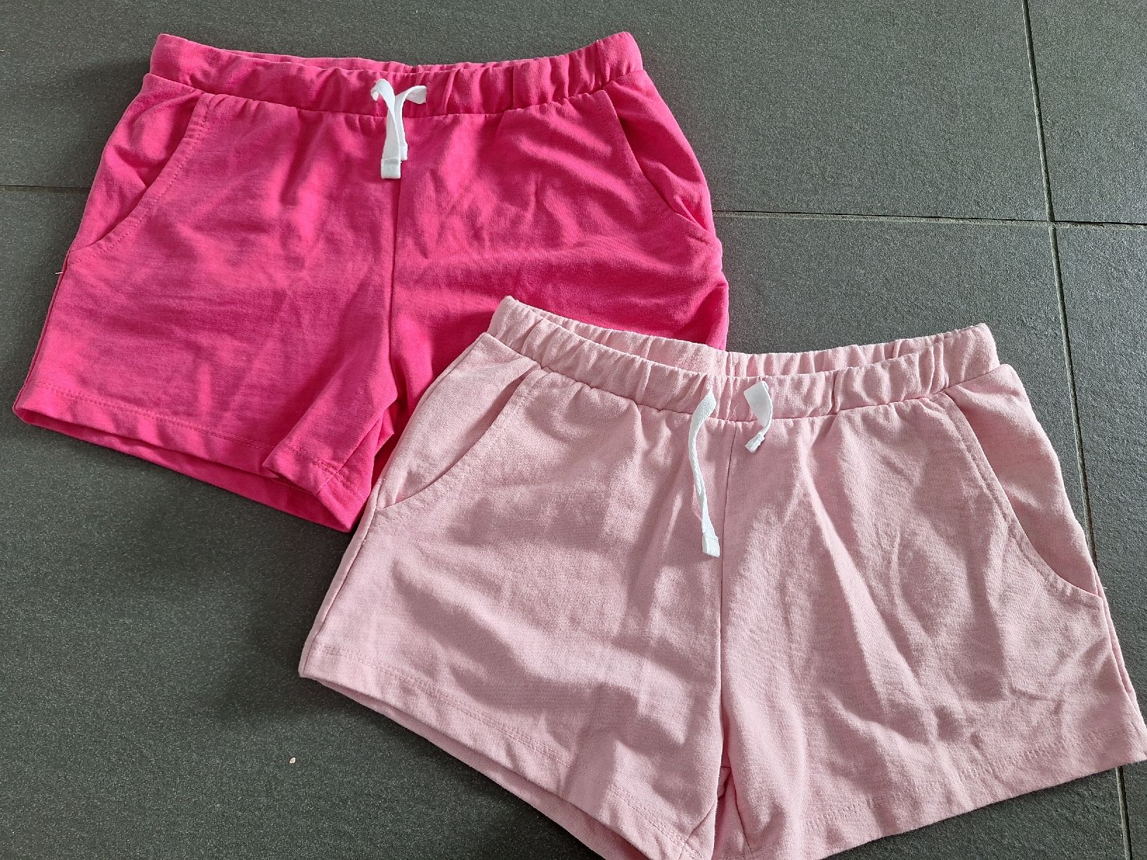 Pantaloni: Shorts, kurze Hose Gr.. 146 / 152 – Usato da Brittnau venduto da Norge77