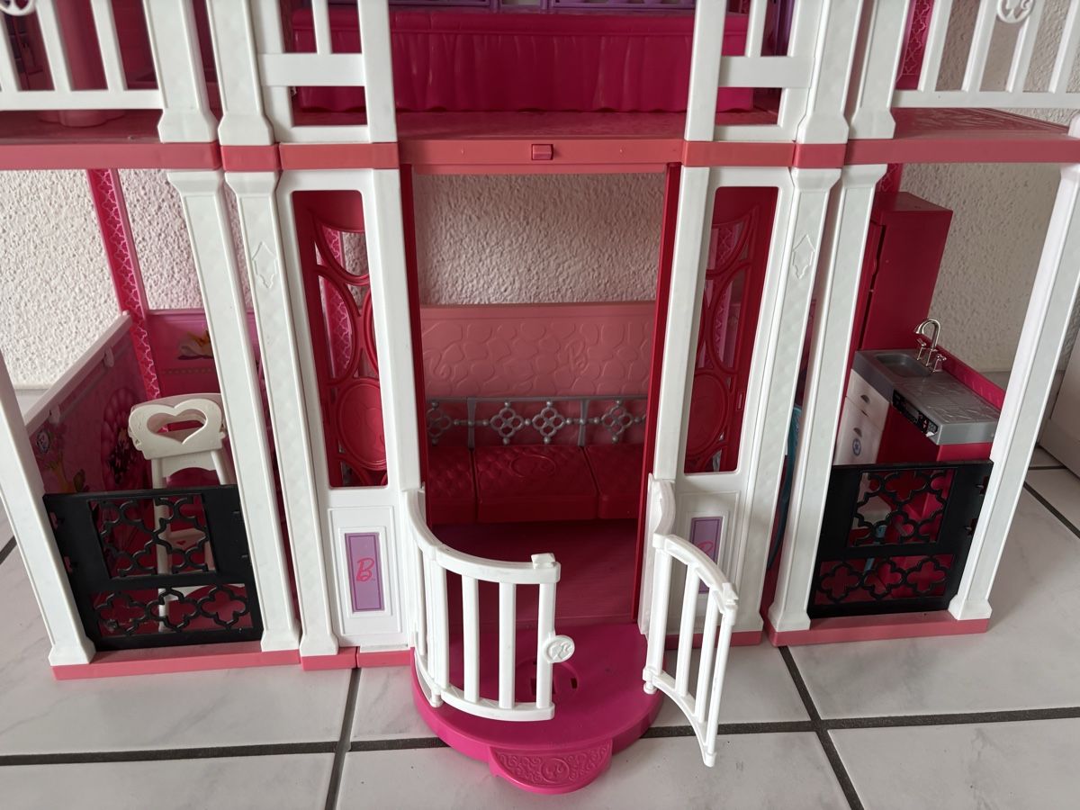 Barbie Case e mobili per bambole: Barbie Haus gross – Usato da Ebikon venduto da Regipe 2