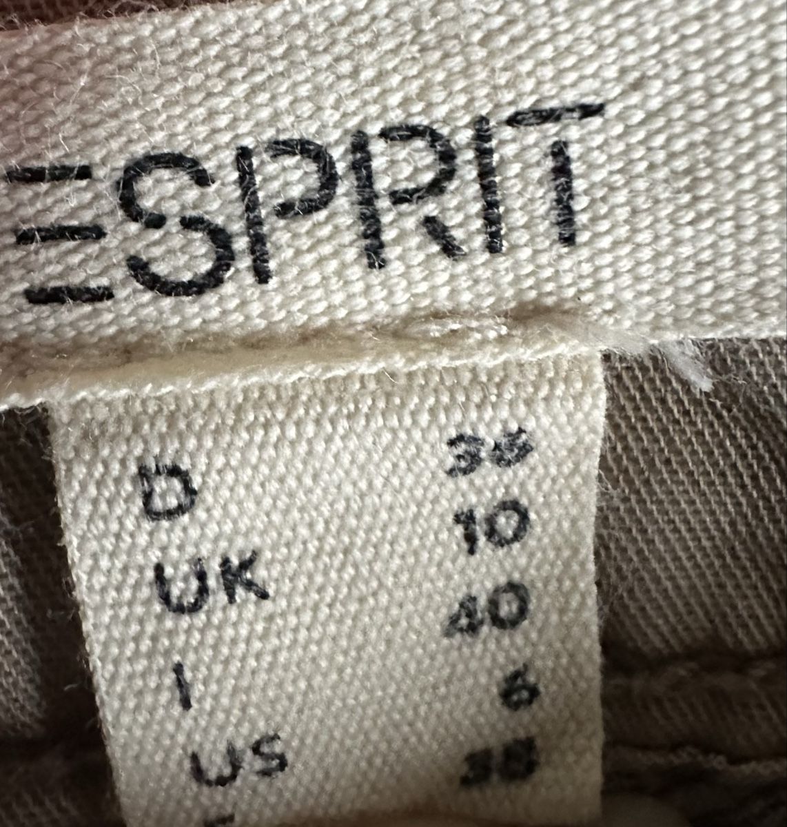 Esprit Pantaloni: Esprit Chinohose, beige, Gr. 38 – Usato da Zürich venduto da Schoekin 2
