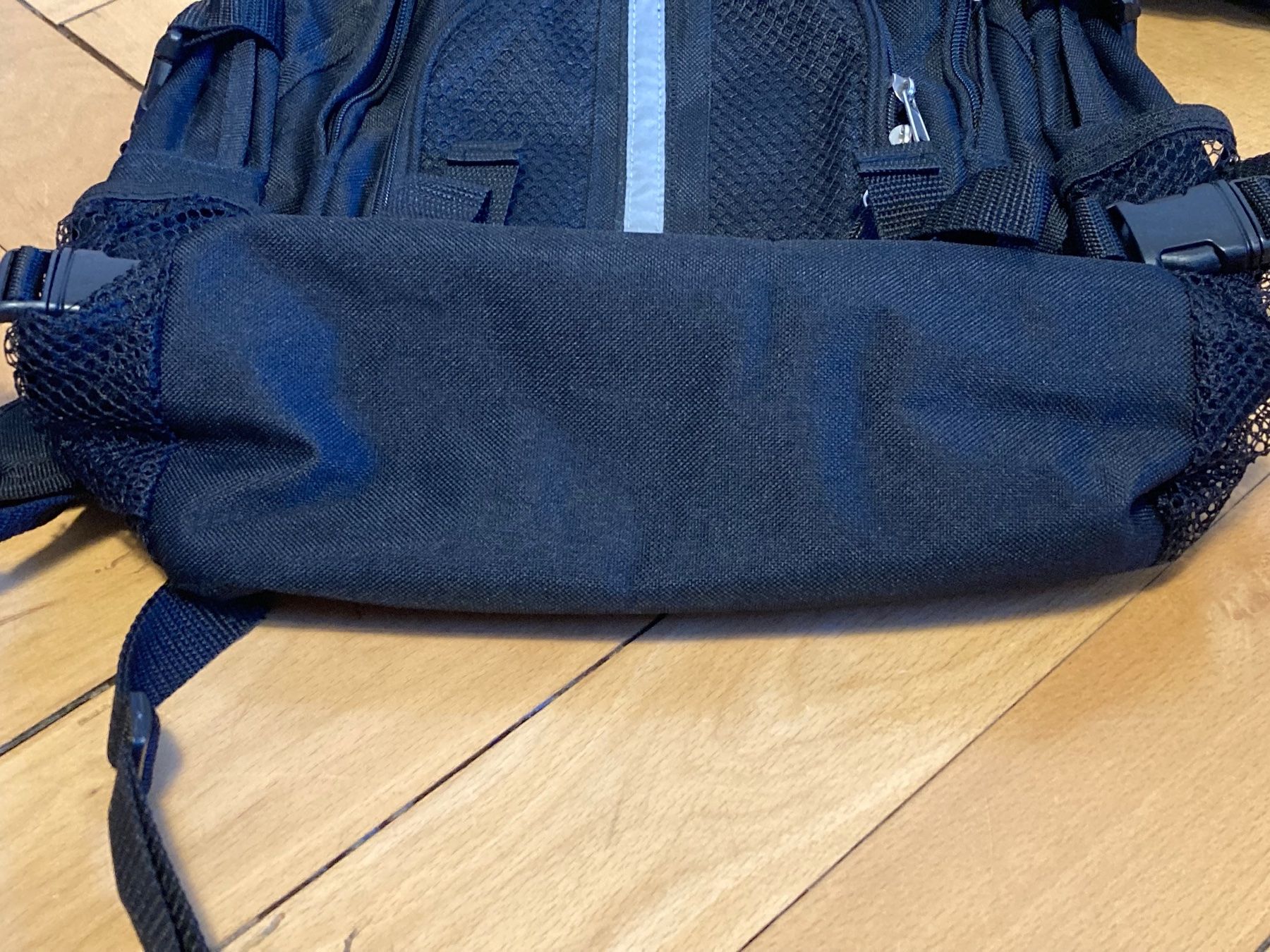 Nike Zaini: Vintage Y2K Nike Small Backpack 3m 4 pockets – Usato da Zürich venduto da le_souk 3