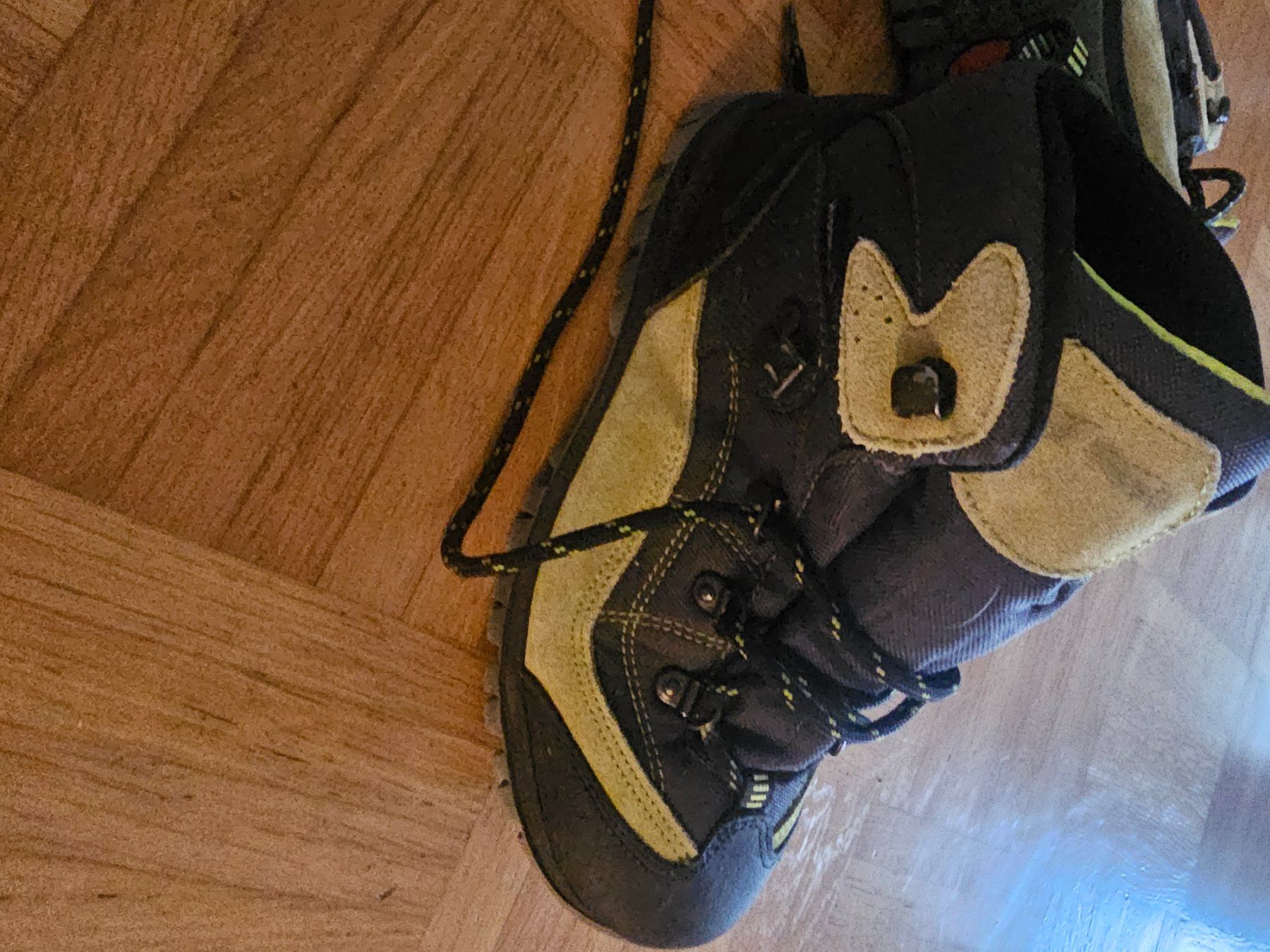 Scarpe per ragazzi: Wanderschuhe Gr. 35 – Usato da Watt venduto da Morfeo