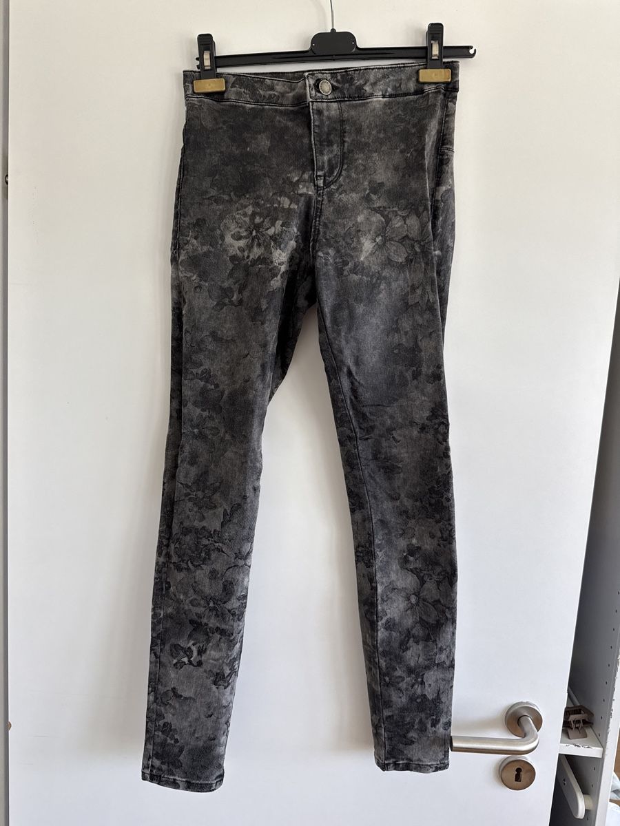 Guess Pantalons: Guess Hose – D'occasion à Winterthur par jes_l6g6