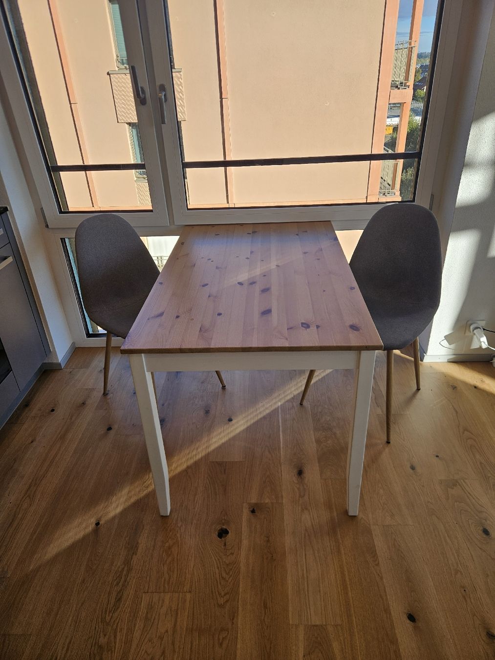 Set di tavolo e panche: Esstisch mit zwei Stühlen, dining table with chairs – Usato da Winterthur venduto da tom_r2ms