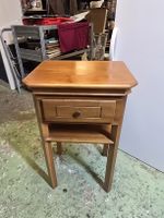Nachttisch aus Holz mit Schublade guter Zustand (D1)