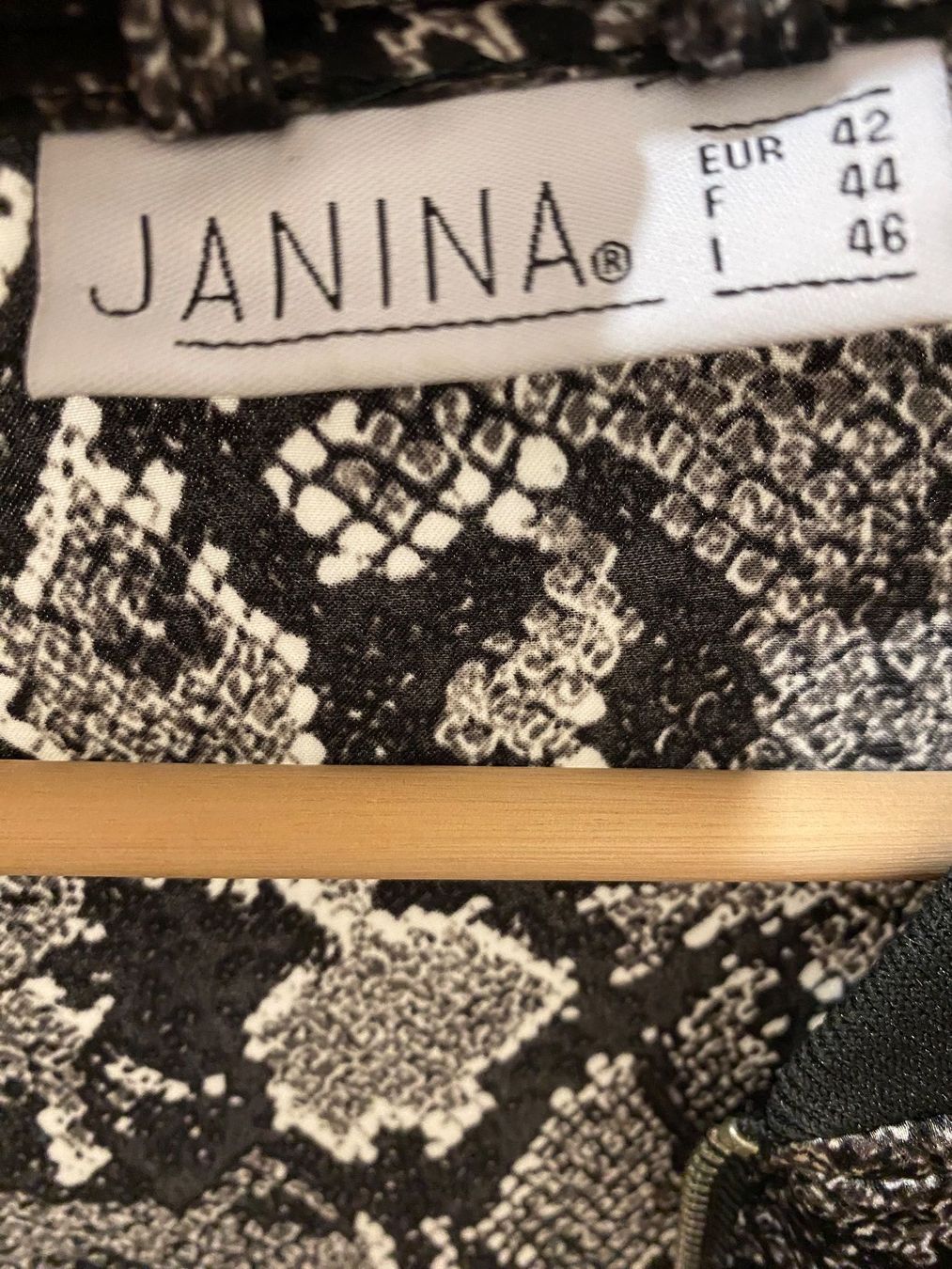 Giacche: Janina Blouson / leichte Jacke Schlangenmuster Gr. 42 – Usato da Pratteln venduto da a23_j2gs 9