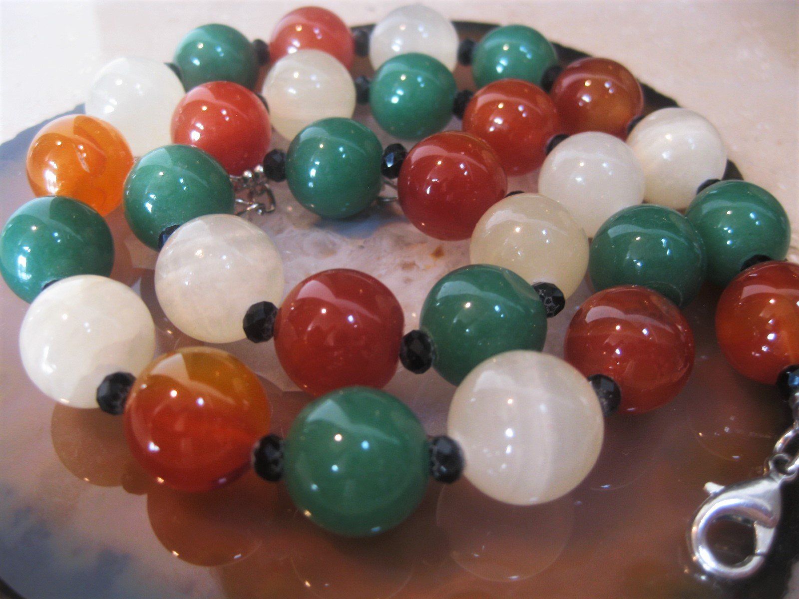 Catenine: ECHTE KARNEOL/JADE/CHALCEDONST. KETTE ca. 51 cm.L.109 g. – Nuovo (secondo la descrizione) da Weiningen ZH venduto da actera 1