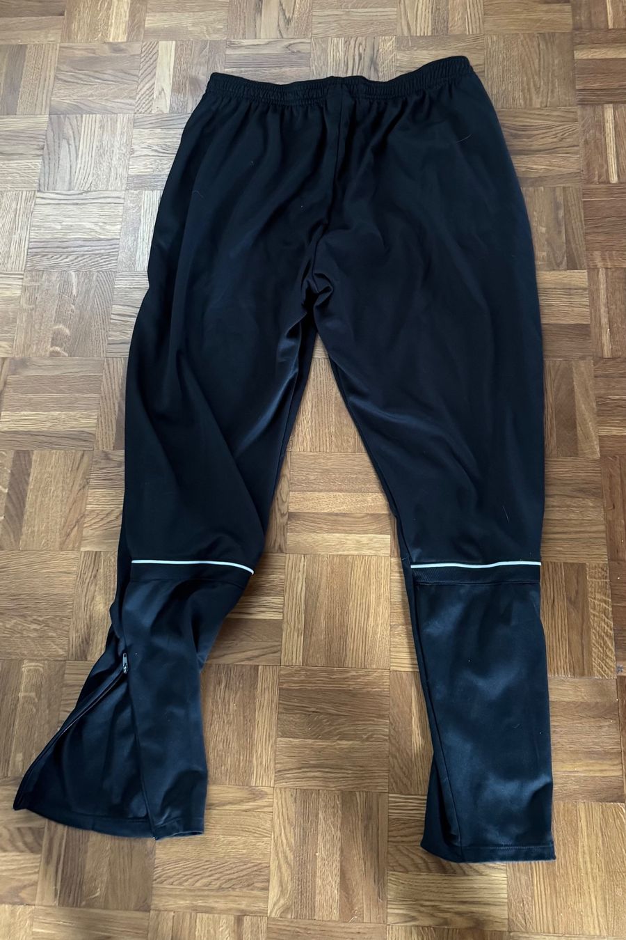 Nike Pantaloni: Nike Hose – Usato da Herzogenbuchsee venduto da zukerka 1
