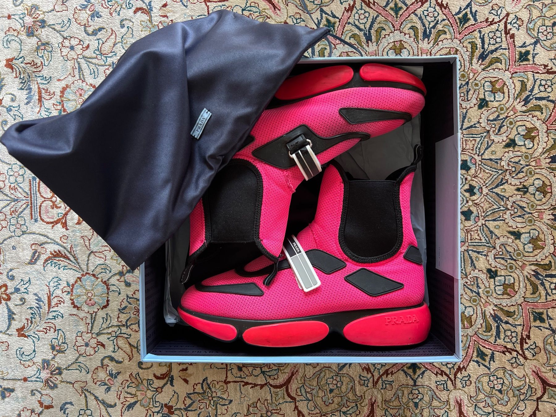 Prada Scarpe da uomo: PRADA Fluoro Pink & Black Trim  Sneaker – Nuovo e nell'imballaggio originale da St.Gallen venduto da 303_7fcf