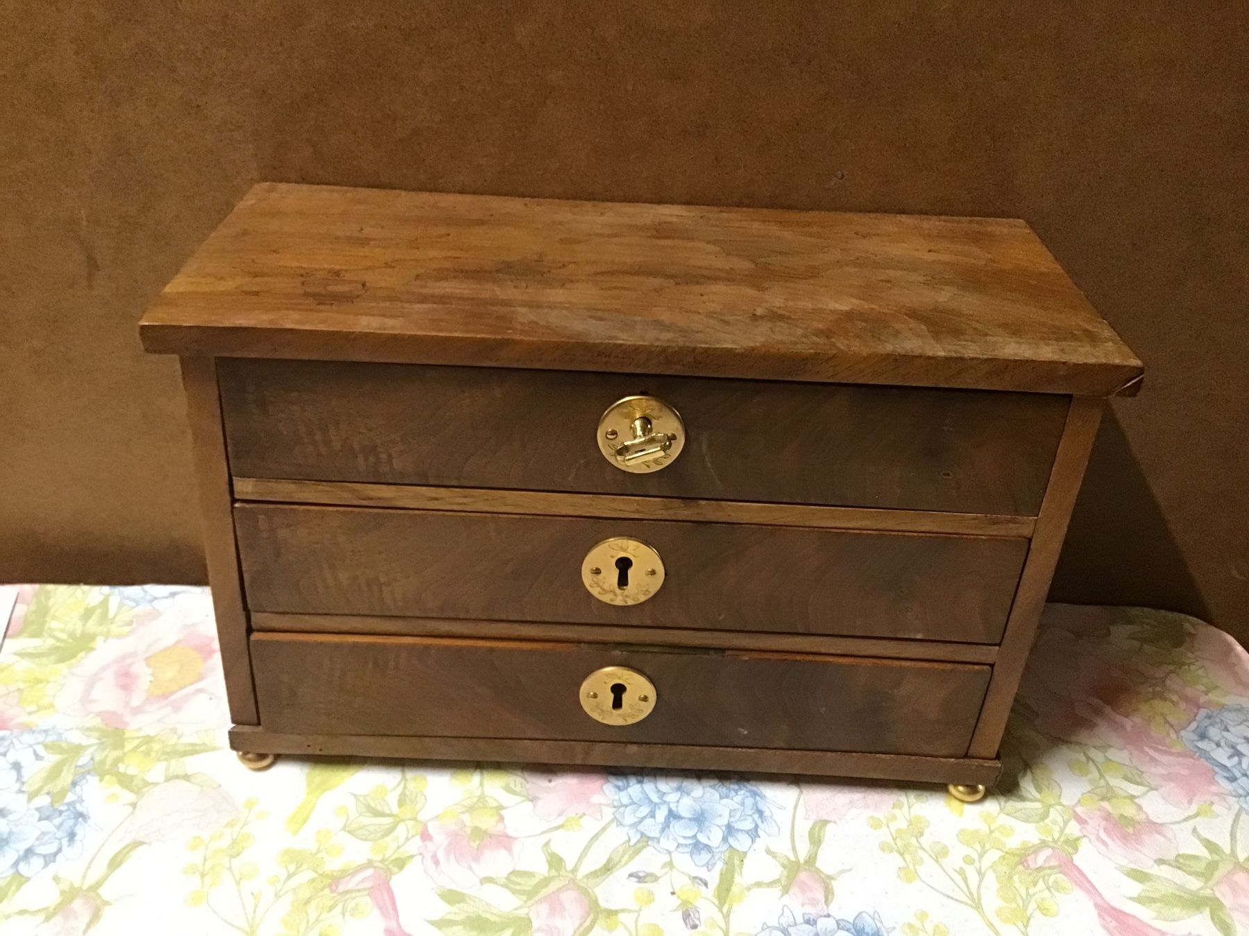 Spielzeuge: Schönes Antikes Biedermeier Modell Kommödli – Gebraucht aus St. Gallen von Goldlilly 7