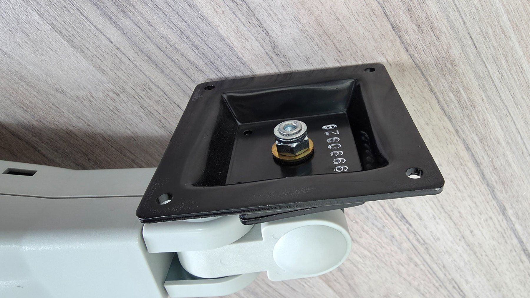 Bildschirmhalterung: Monitorhalterung mit Tischklemme extra grosser Klemmbereich – Neu (gemäss Beschreibung) aus St. Gallen von ume_j65p 2