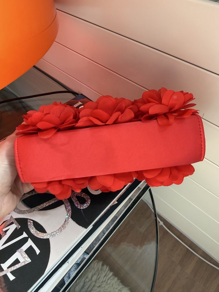 Borse da donna: Red Clutch Bag Fabric Flowers Chain – Usato da zug venduto da Inaar 2