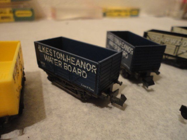 Trix Modellini di ferrovie: Minitrix 8 britische Güterwagen in Spur N – Usato da Wittenwil venduto da trixmartin 4