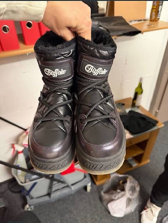 Buffalo Damenschuhe: Bottes Buffalo London à plateforme – Gebraucht aus Villars-sur-Ollon von and_y6lm 1