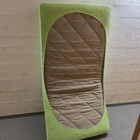 Bequemes Gästebett / Klappmatratze, neuwertig
