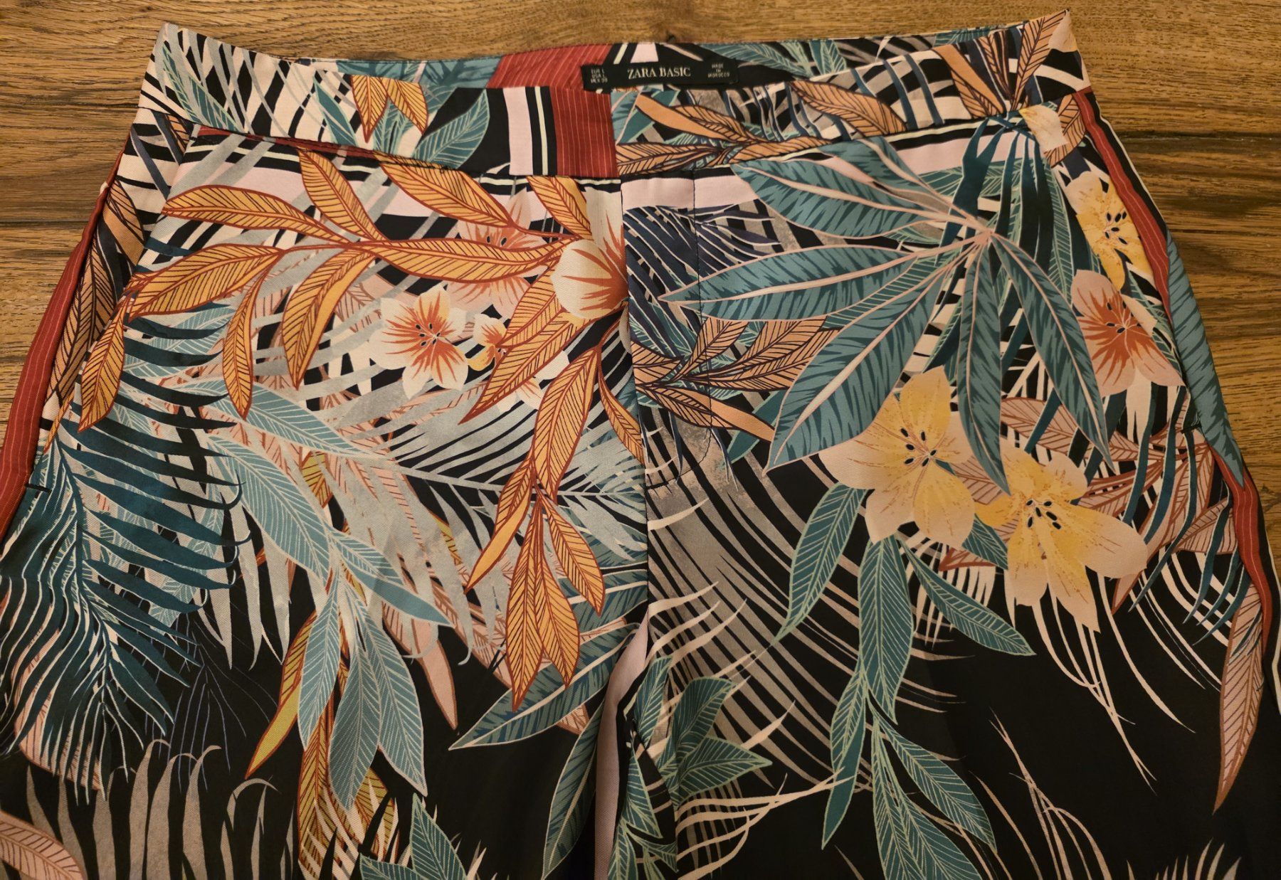 Zara Pantaloni: Sommerliche Zara Hose Tropical print – Nuovo (secondo la descrizione) da Basel venduto da sci_67ms 2