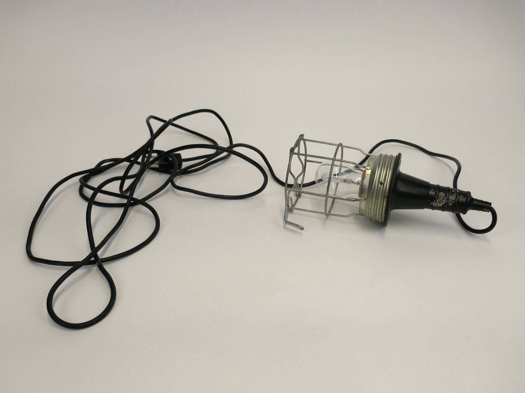 Lampade: Tragbare Werkstattlampe – Usato da Urtenen-Schönbühl venduto da Restwert_Schoenbuehl 4