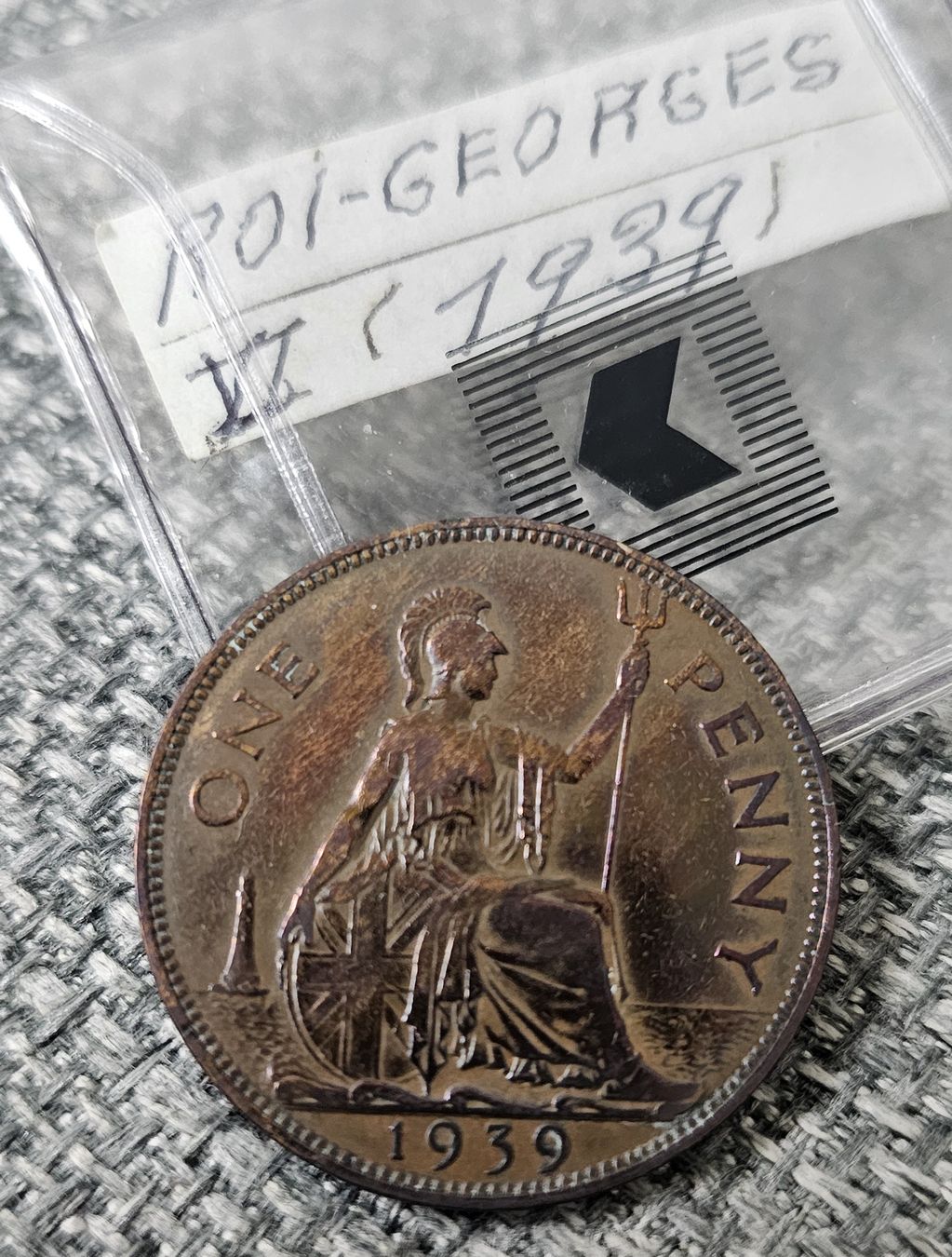 Tutti le monete: 1939 - ONE PENNY Roi GEORGES Vl – Usato da Genève venduto da Fresko01 1