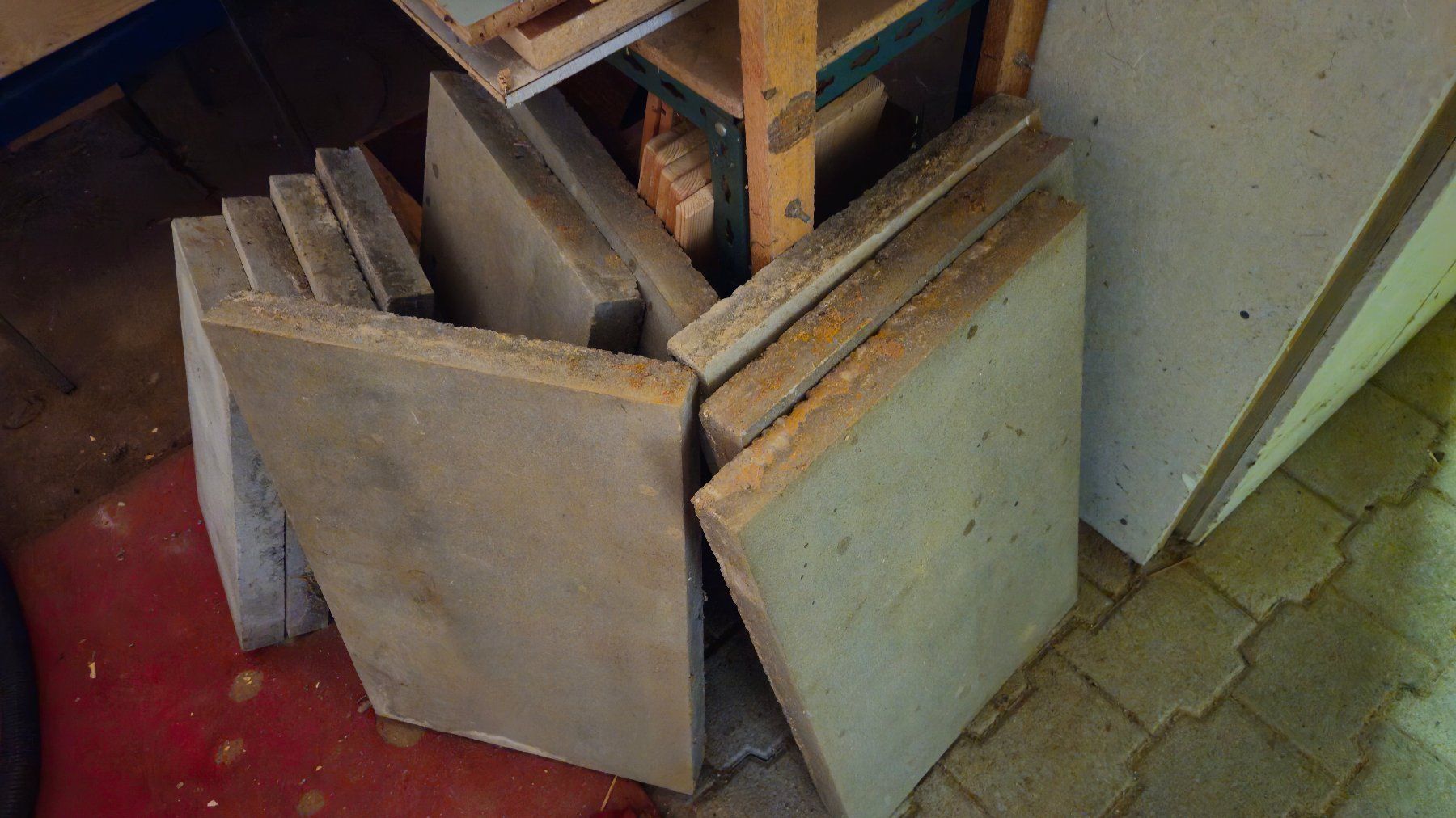 Rivestimenti per pavimenti: Gartenplatten 60 / 40 / 5 cm – Usato da Suhr venduto da Jensdetlef 1