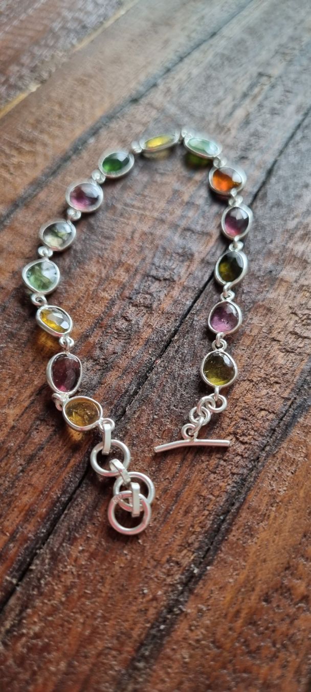 Bracciali & Braccialetti: Armkette mit facettiertem Turmalin, gemischt – Nuovo e nell'imballaggio originale da Gattikon venduto da myartshop
