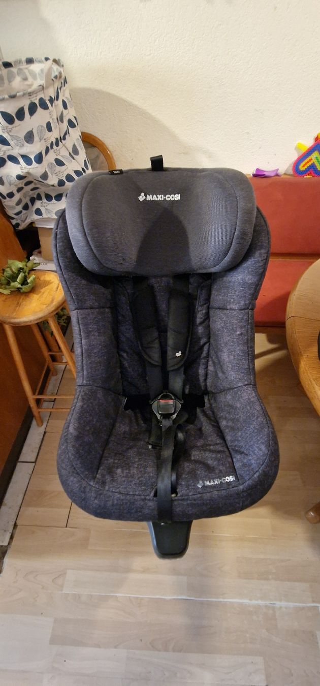 Maxi-Cosi Seggiolini per auto: Maxi-cosi Tobifix Nomadschwarz – Usato da Klingnau venduto da bug_xw6t