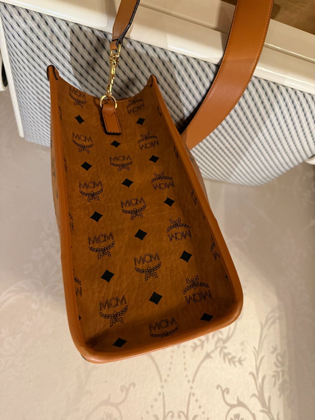 Mcm Borse da donna: Original MCM Visetos Shopper / Tote Bag Cognac – Usato da weggis venduto da Bubububu 4
