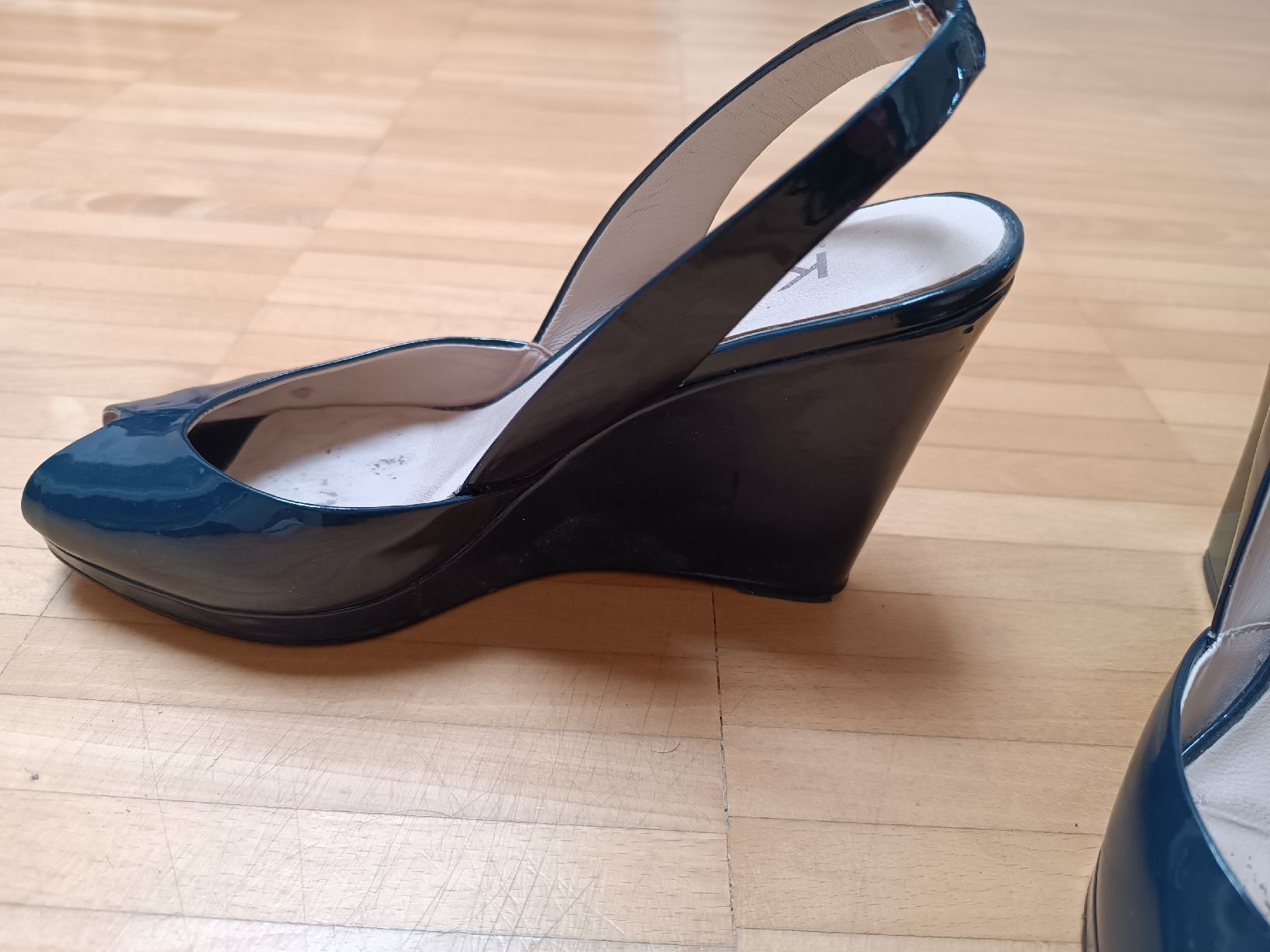 Scarpe da donna: 2 Sandalen im Set – Usato da Basel venduto da mon_7m8h 4