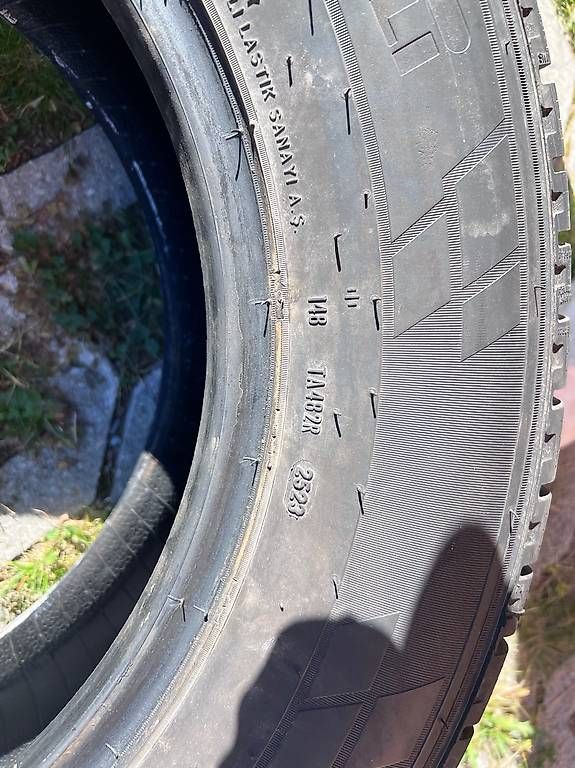 Pneus & Kompletträder: Winterpneus Pirelli Carrier 4x – Gebraucht aus Davos Dorf von Johnny-whoo 2