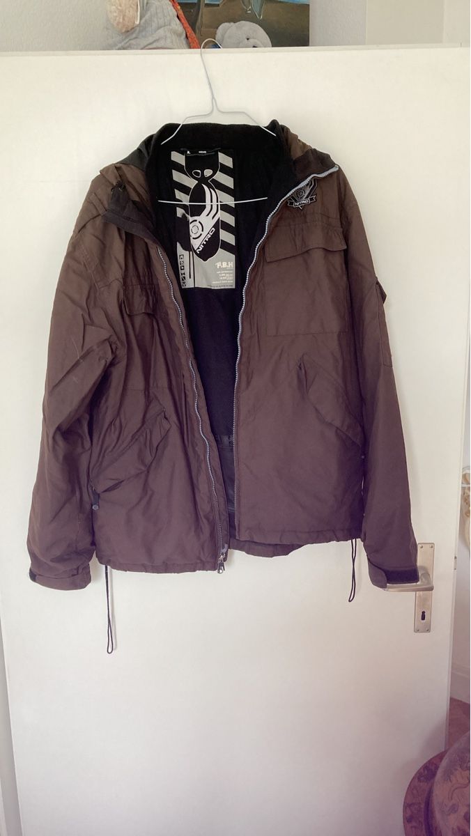 Board: Nitro Snowboard Jacket Mens L – Usato da Cham venduto da LoreM7