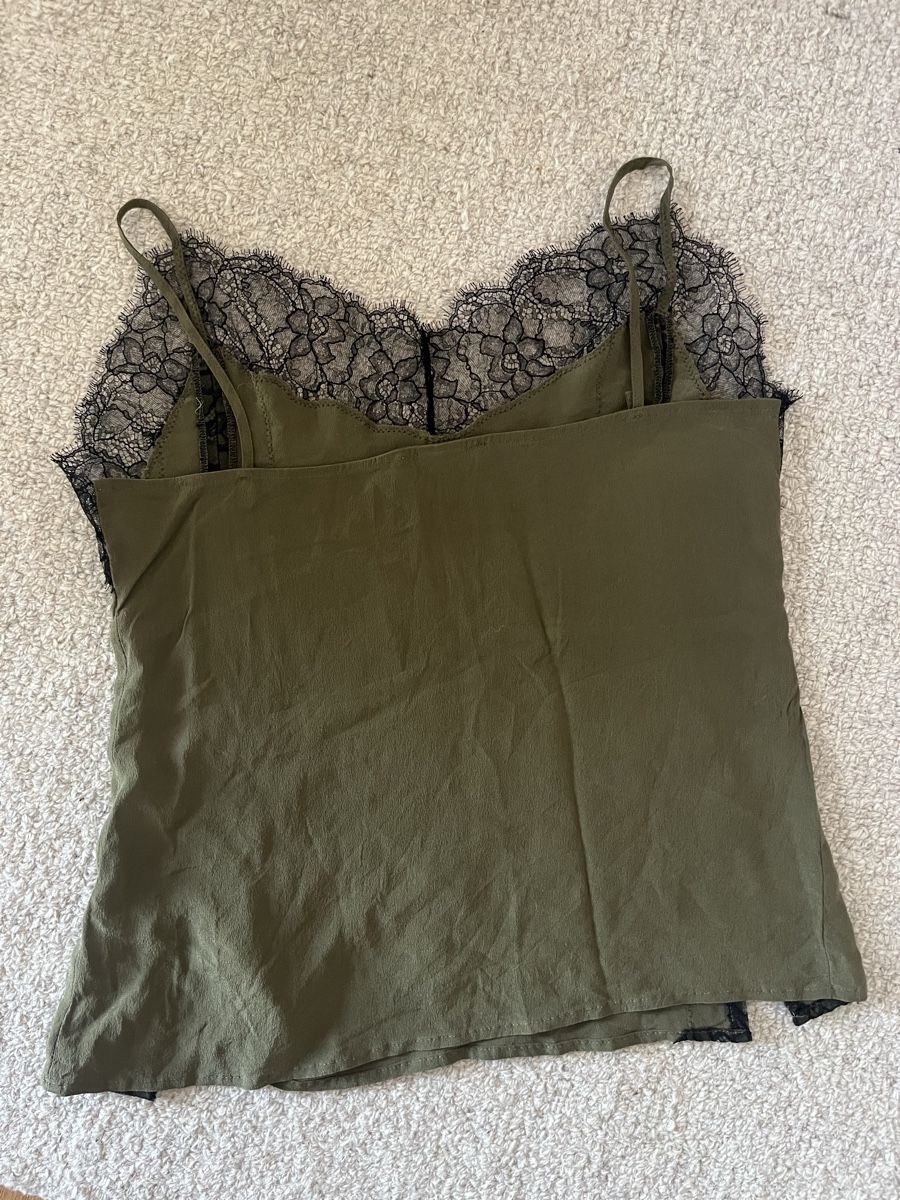 Pinko Tops: Pinko Top, Olivgrün mit Spitze – Gebraucht aus Riehen von SalomeTramer 1