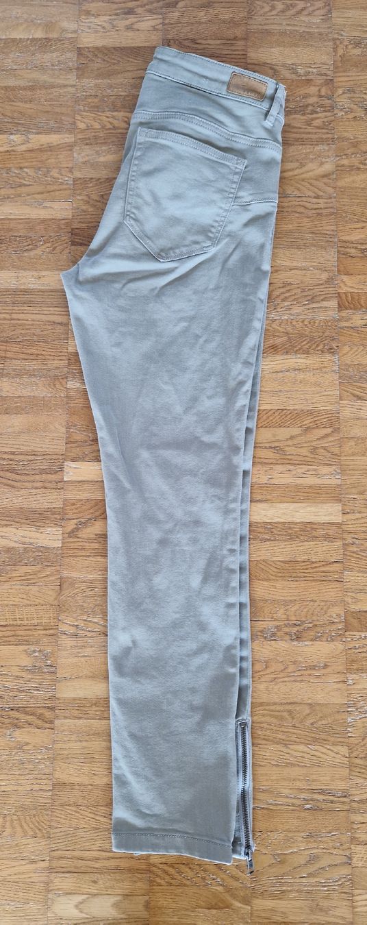 Esprit Pantaloni: Esprit Damen-Jeans Gr. 28 – Usato da Kloten venduto da somsing 1