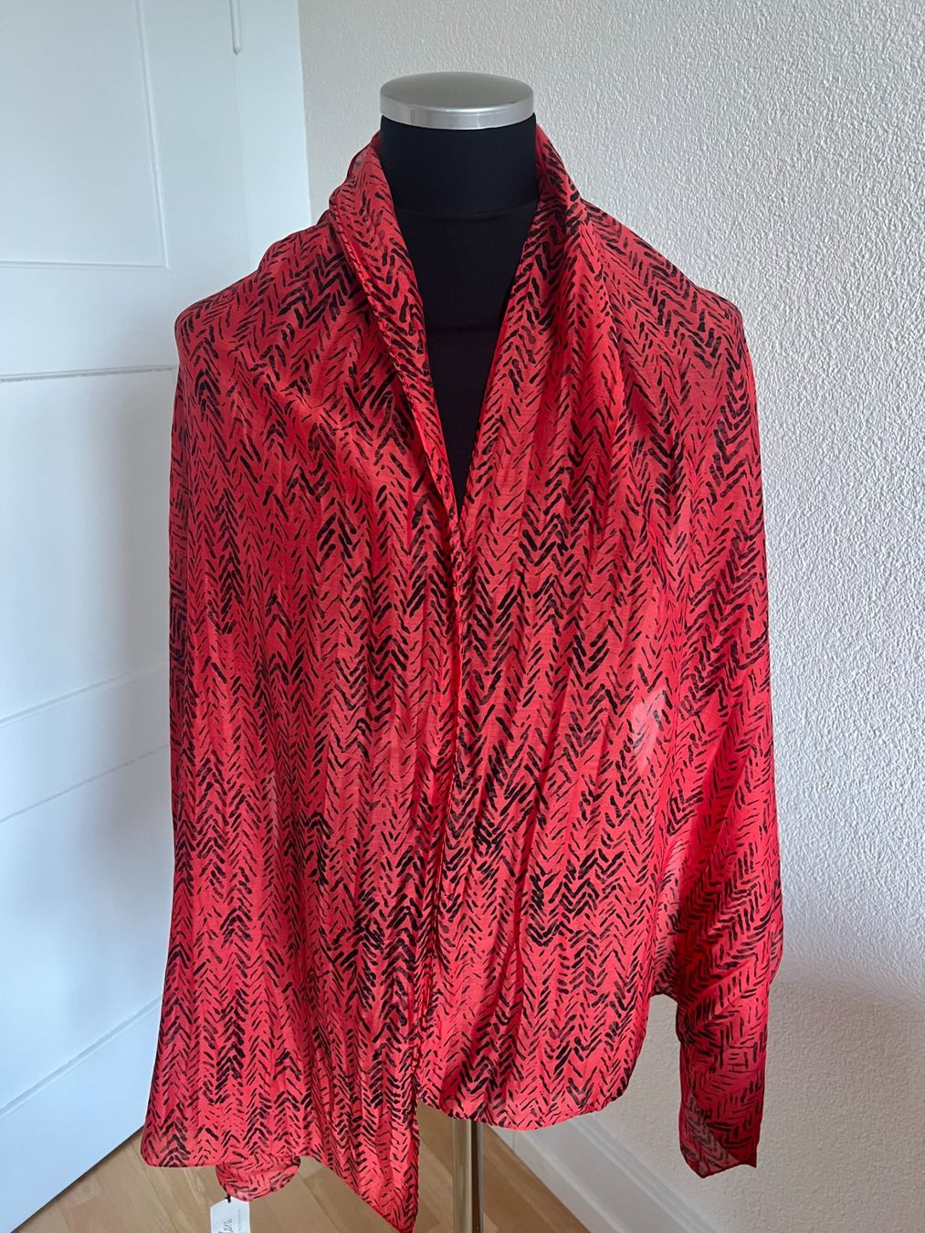 Colora Foulards, Tücher & Schals: Colora Schal, 27% Seide, Rot/Schwarz, NEU – Neu und originalverpackt aus Worb von farben20zauber 3