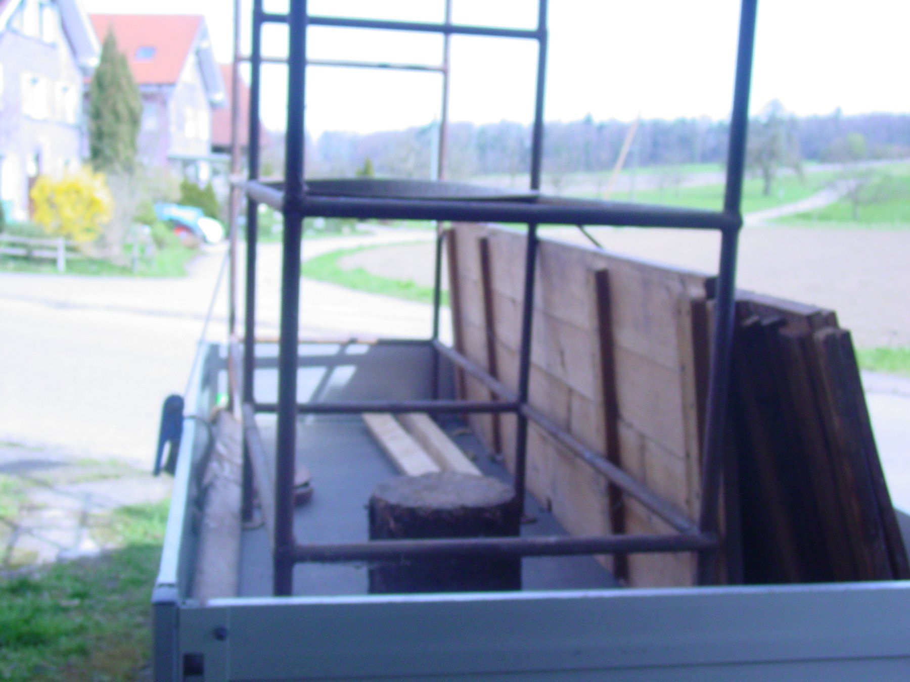 Regale: Rohrgestell geschweisst. – Gebraucht aus Oberwil ( Dägerlen) von holzher54