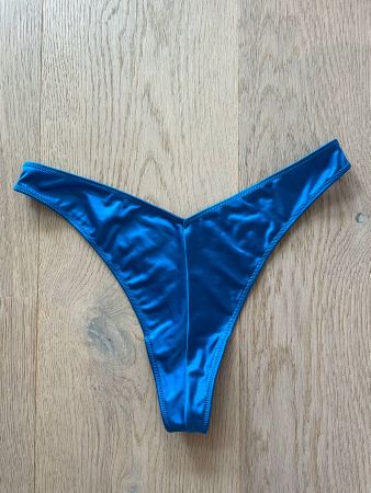 Victoria's Secret String - Gr. L - Royal Blau glänzend