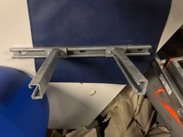 Massive Wandaufhängung / Kragarm