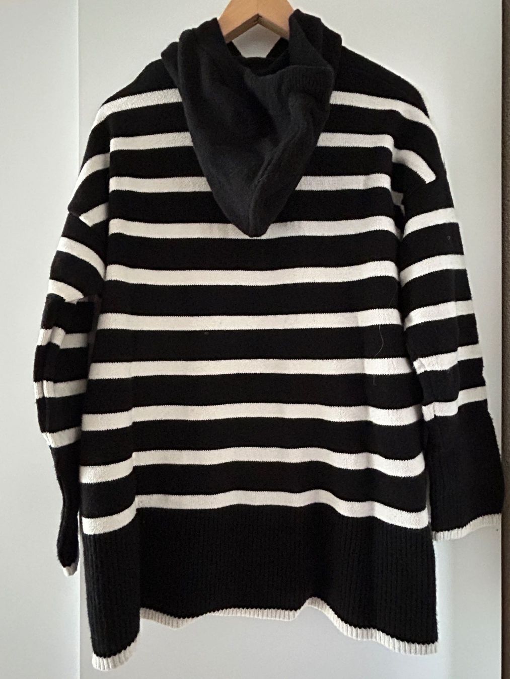 Esprit Maglioni & Felpe: Esprit-Strickpullover mit Kapuze gestreift schwarz weiss – Usato da Pfäffikon ZH venduto da the4mos 1