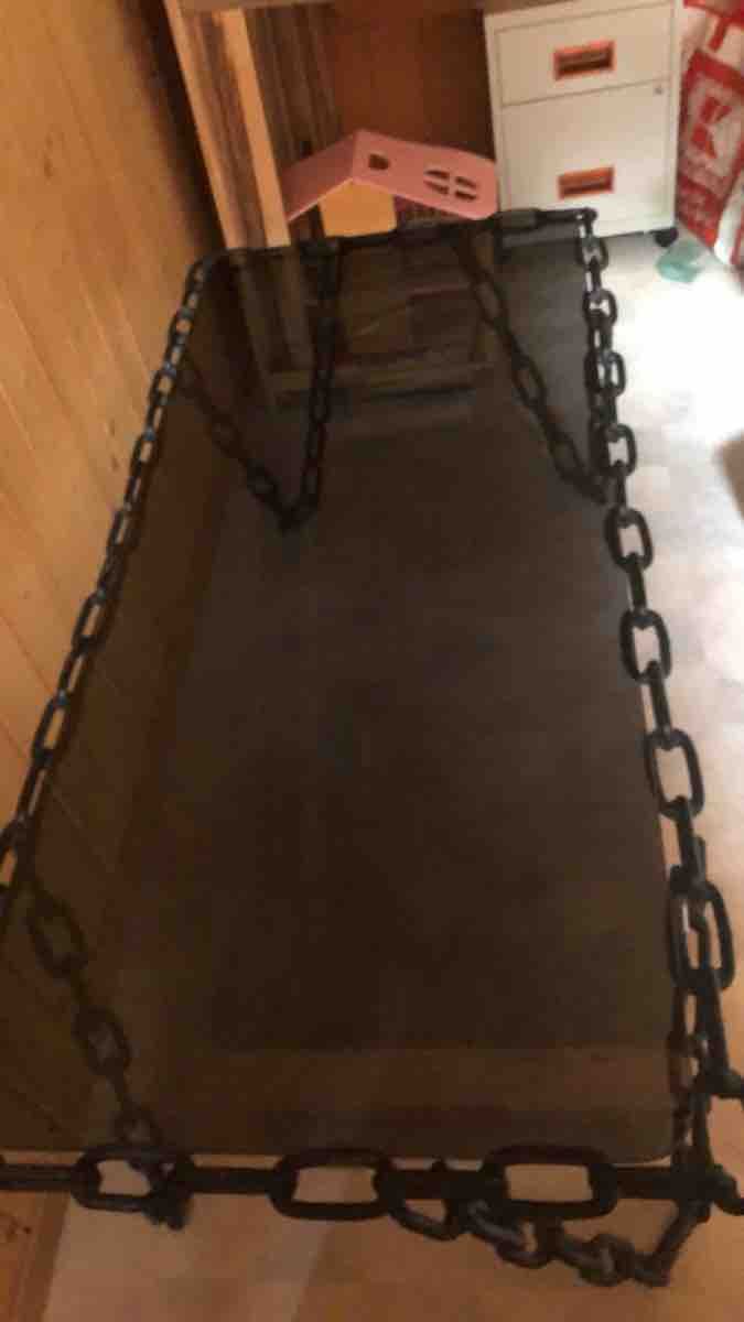Tische: Coffee Table, Glass Top with Chain Frame, Acceptable – Gebraucht aus Baltschieder von Miumiu21