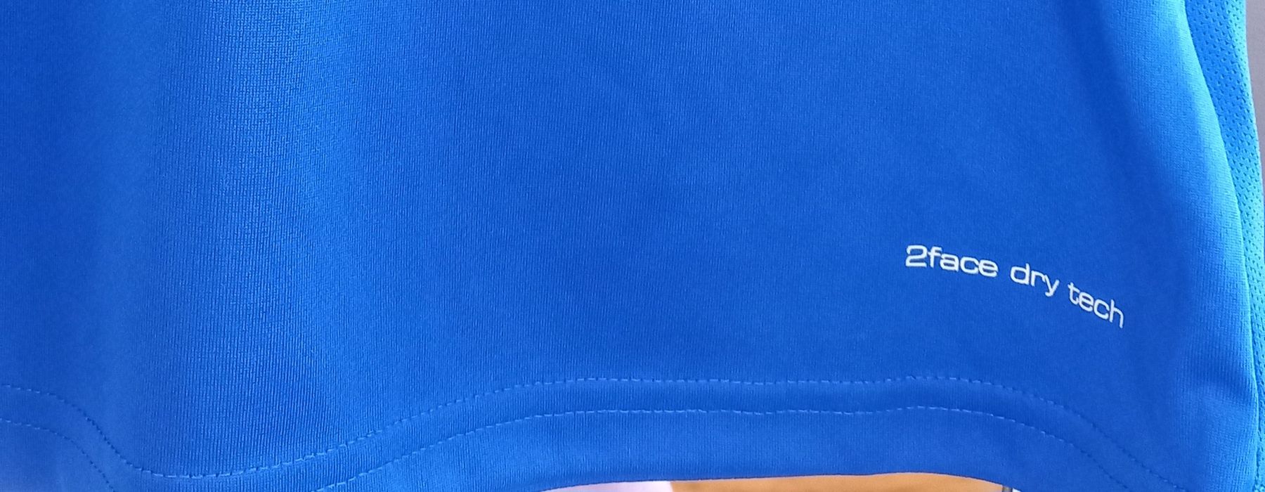 T-shirt: Neues Fussball Shirt / M – Usato da Rorbas venduto da siramad 5