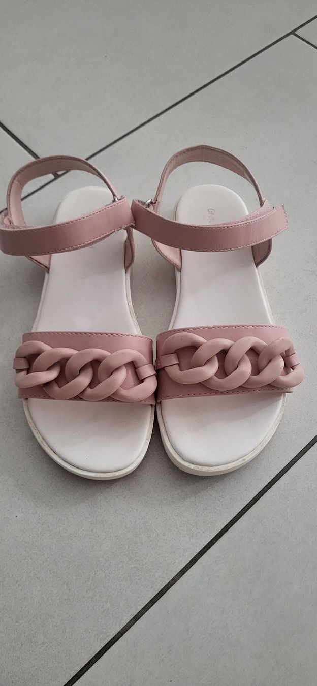 Chaussures filles: Mädchen Sandalen Gr.35 – D'occasion à Thierachern par Anastasia123