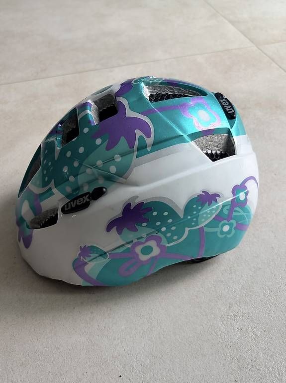 Caschi: Uvex Kindervelohelm  – Usato da Möriken AG venduto da Judyzo 1