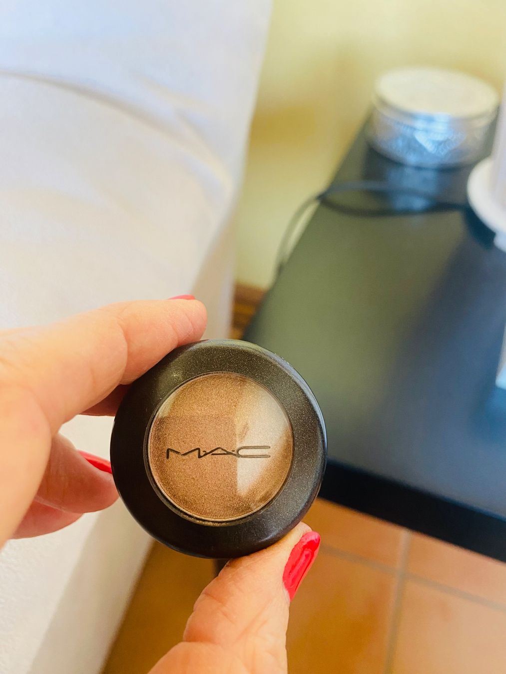 Make-up: MAC eye Shadow beige scintillant – Nuovo (secondo la descrizione) da Belmont-sur-Lausanne venduto da chu_vxf5