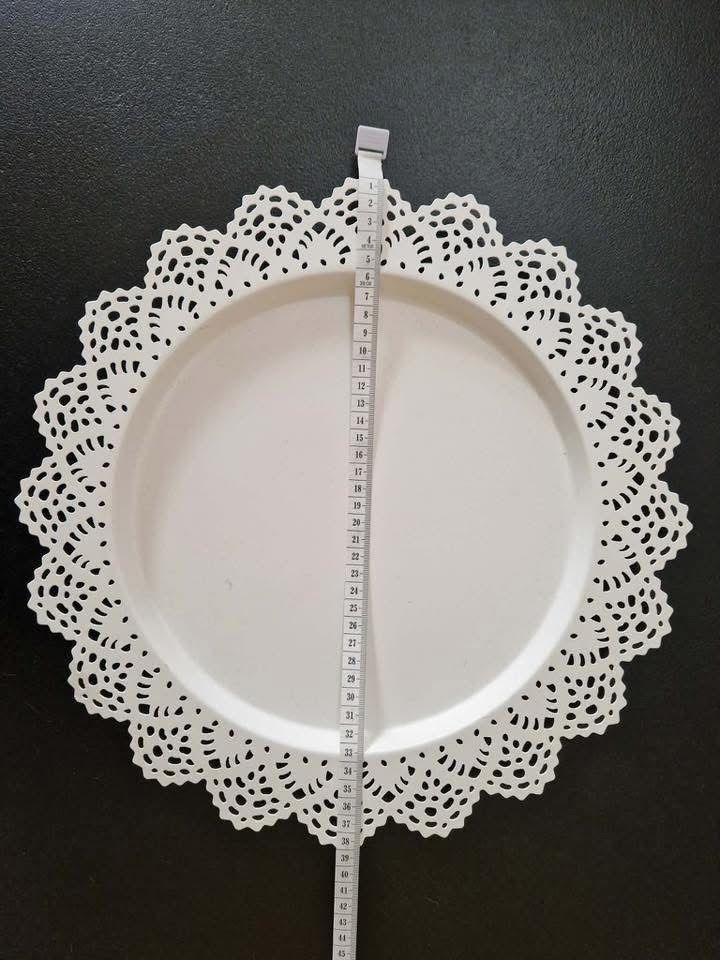 Ikea Piatti di portata: Weisses Vintage Tablett mit Spitze, Durchmesser 35cm – Nuovo e nell'imballaggio originale da Hittnau venduto da Katzenherz 1