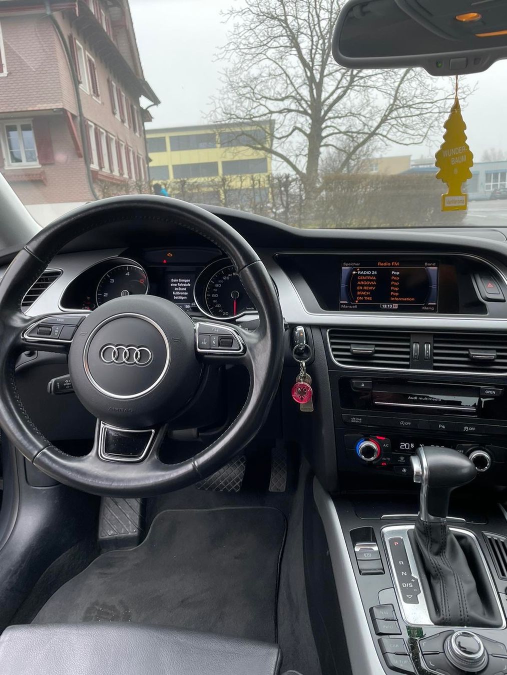 Audi Autos: Audi A5 – Gebraucht aus Rotkreuz von E321 3